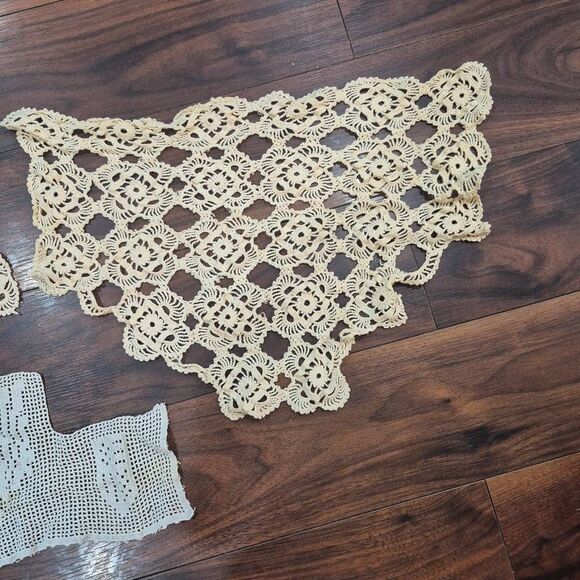 Crochet, 3 Vintage Large Ivory, Cream Ecru Cotton Doilies, Handmade - Picture 4 of 6